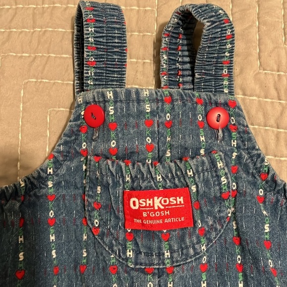 OSH KOSH ~ Vintage Girls Overalls with Feet Red Hearts and ‘Osh Kosh’ Spell Out - Picture 3 of 9
